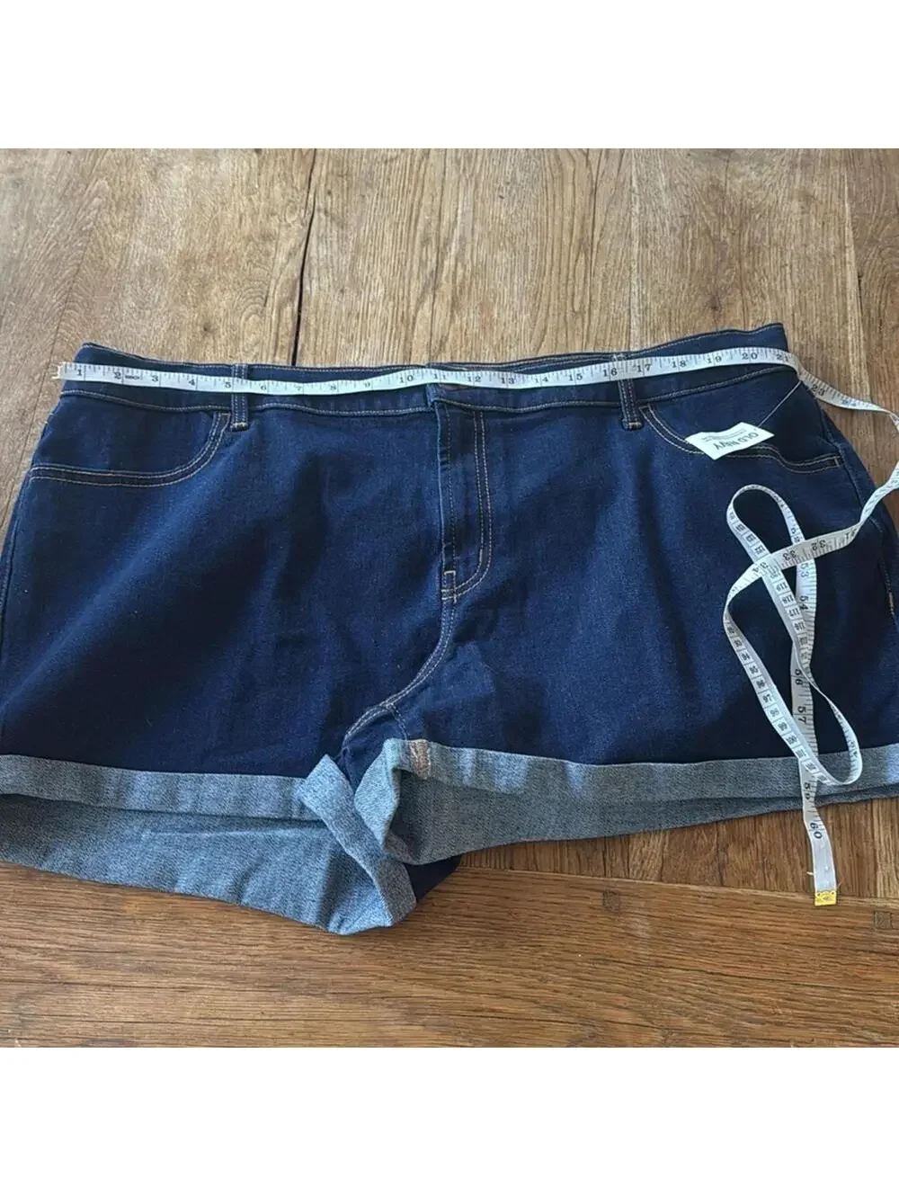 Old navy dark wash mid rise wow shorts size 20